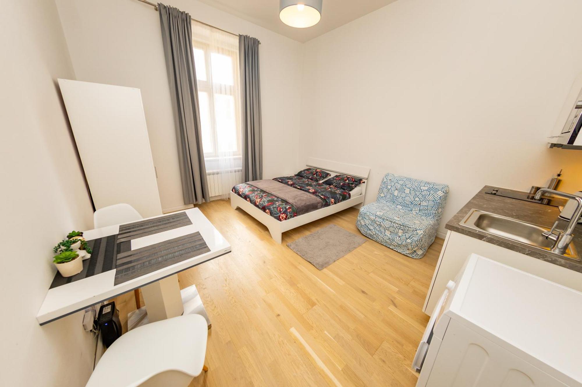 Wenceslas Square Apartment Прага Екстериор снимка