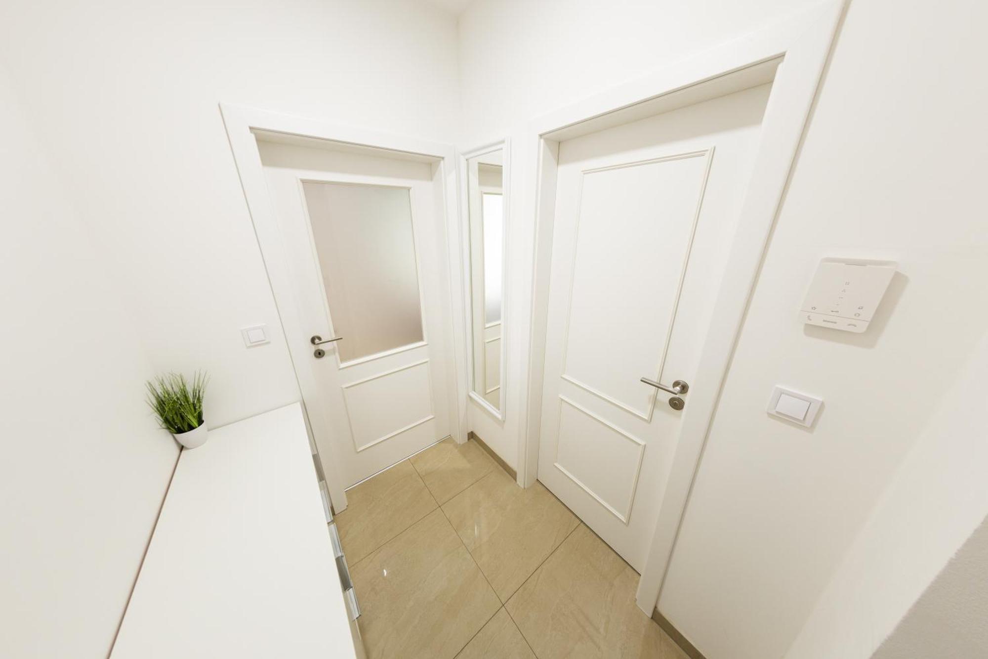 Wenceslas Square Apartment Прага Екстериор снимка